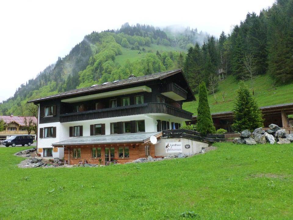 Im KG der Frühstücksraum mit Terrasse Landhaus Spielmannsau