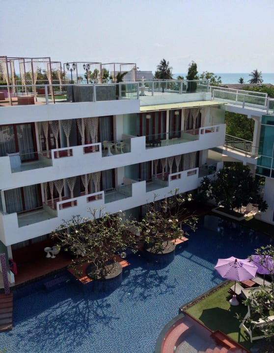 Blick vom Dach auf Zimmer und Pool Hotel The Sea-Cret Hua Hin