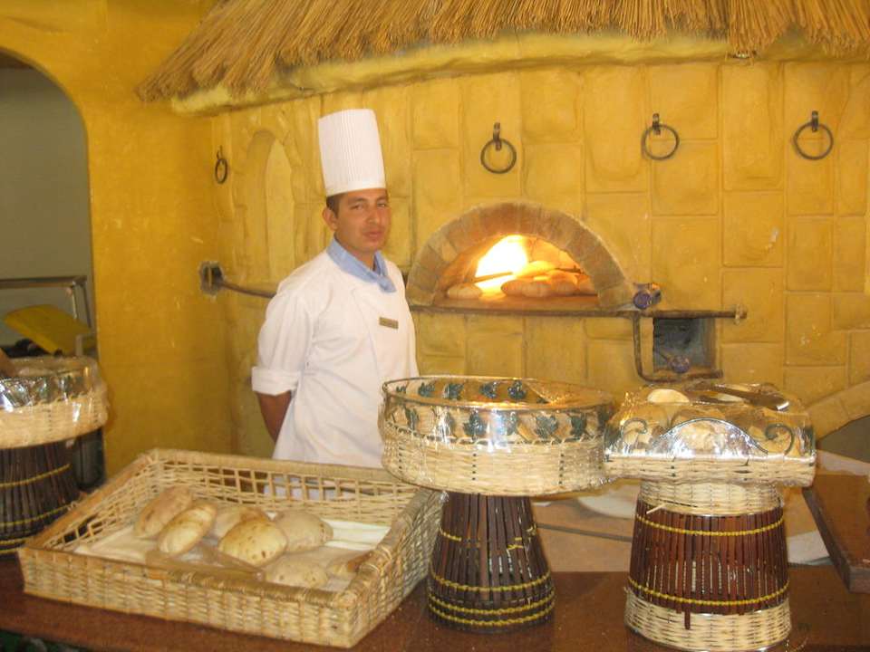 Brötchen Bäcker Pickalbatros Alf Leila Wa Leila Resort - Neverland Hurghada