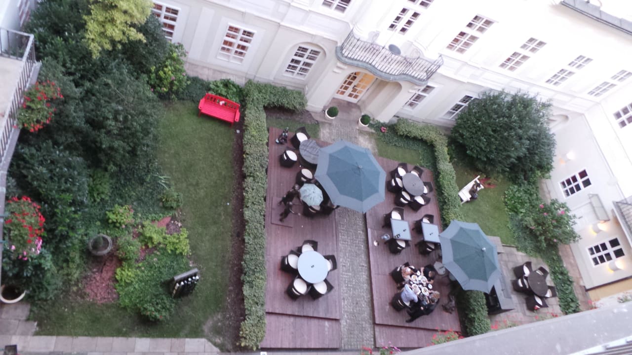 Ein Blick in den Innenhof The Mozart Prague - Preferred Hotels & Resorts