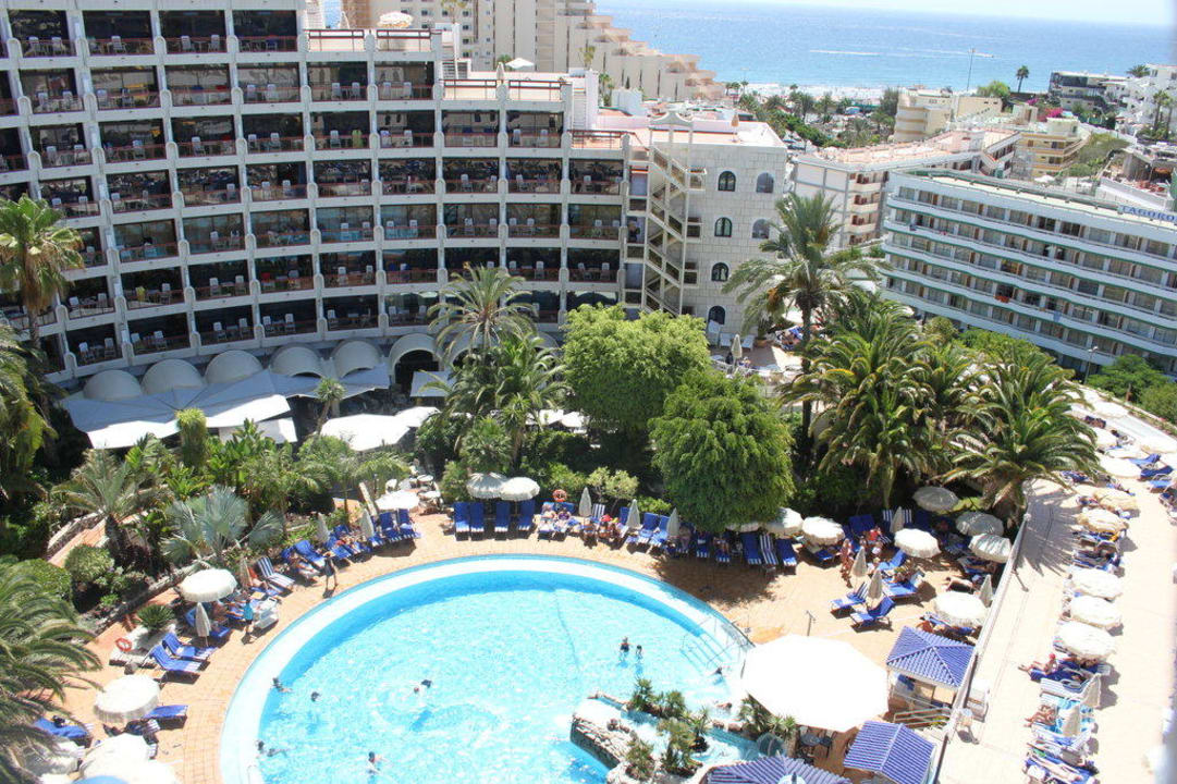 Innenhof mit Pool Seaside Hotel Sandy Beach