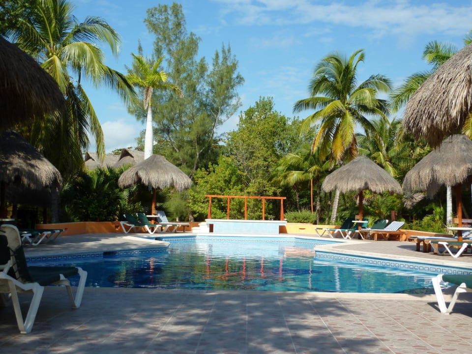 Pool 1 - Nähe Garten und Bar Mahekal Beach Resort