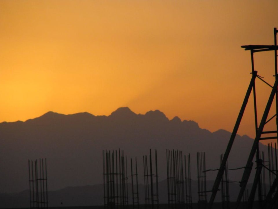 "Brennende Berge"  Lahami Bay Hotel Lahami Bay Beach Resort