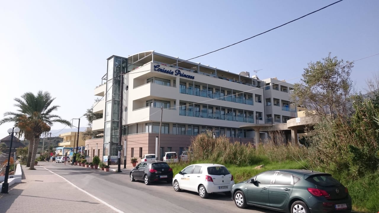 Das Hotel von der Promenade aus Hotel Corissia Princess