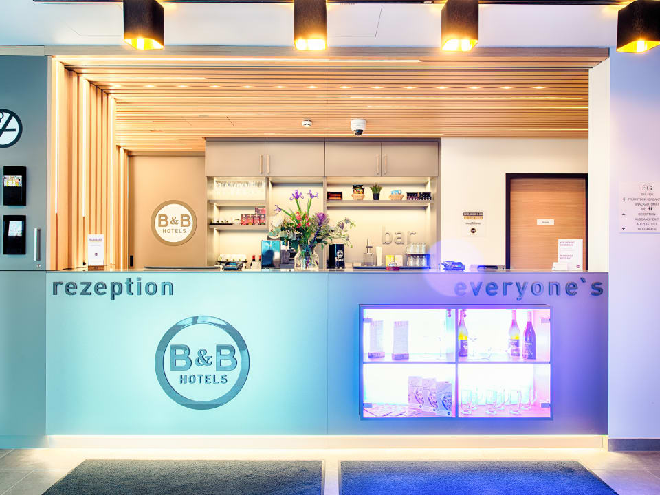 Lobby B&B Hotel Augsburg-Nord