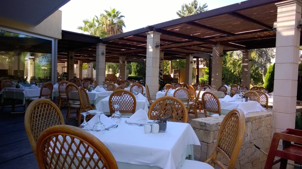 Außenbereich des Hauptrestaurants Phãea Cretan Malia