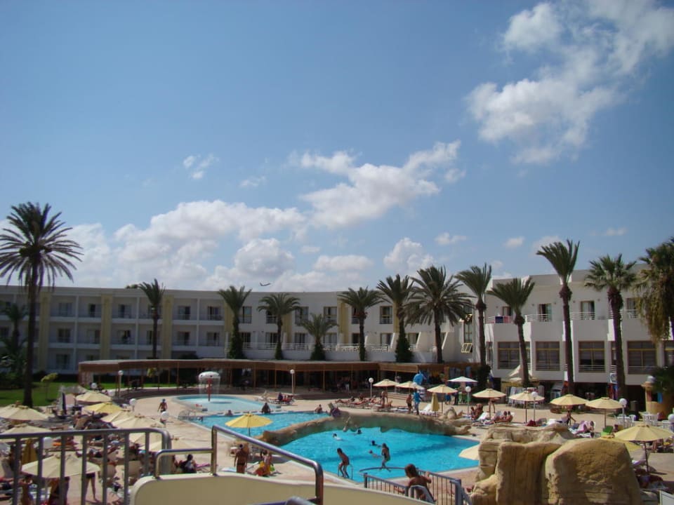 Hotel- budynek główny Ruspina Beach Resort