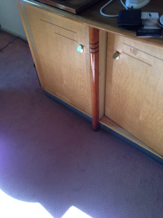 Fernsehunterschrank Hotel Millenium Paris Charles de Gaulle