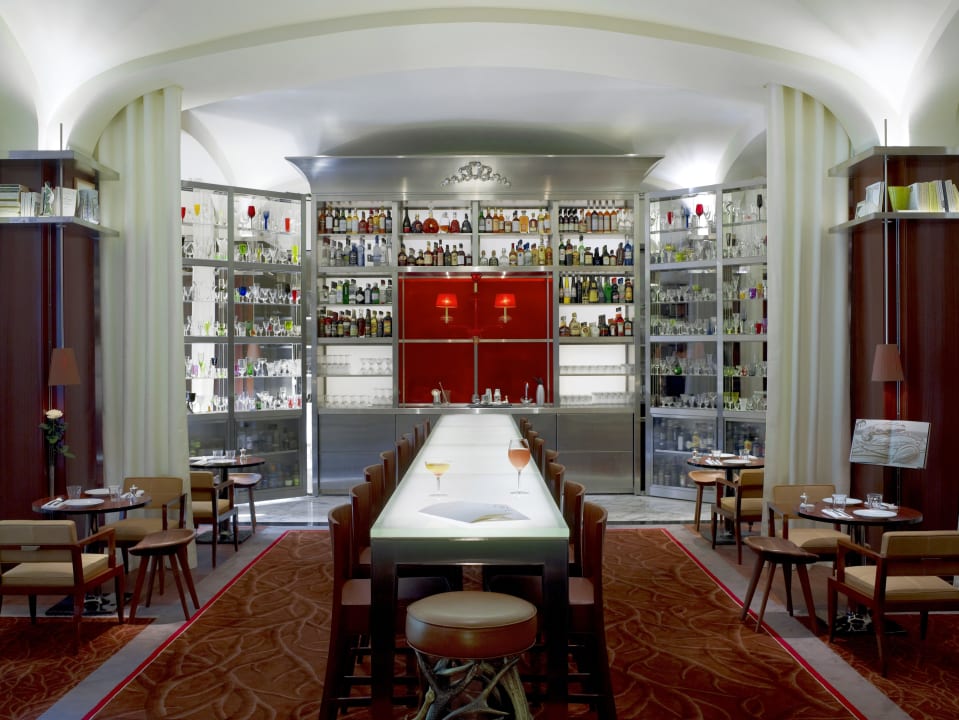 Le Bar Long - The cocktail bar Hotel Royal Monceau Raffles Paris
