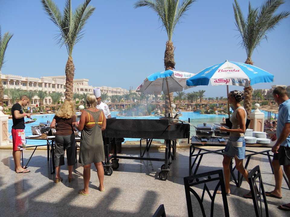 Mittagsgrill auf der Terrasse Pickalbatros Palace Resort