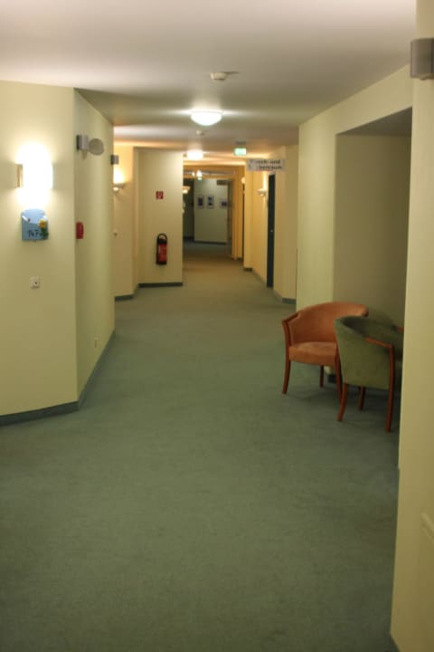 Flur mit Sitzmöglichkeiten Casa Familia Familienferienstätte