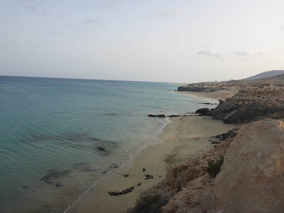 Strand unterhalb des Hotels R2 Pajara Beach