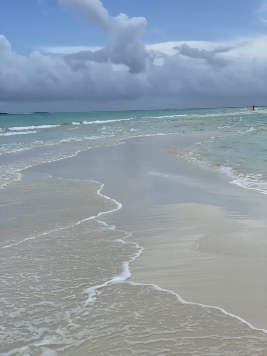 Strand Kuredu Island Resort & Spa