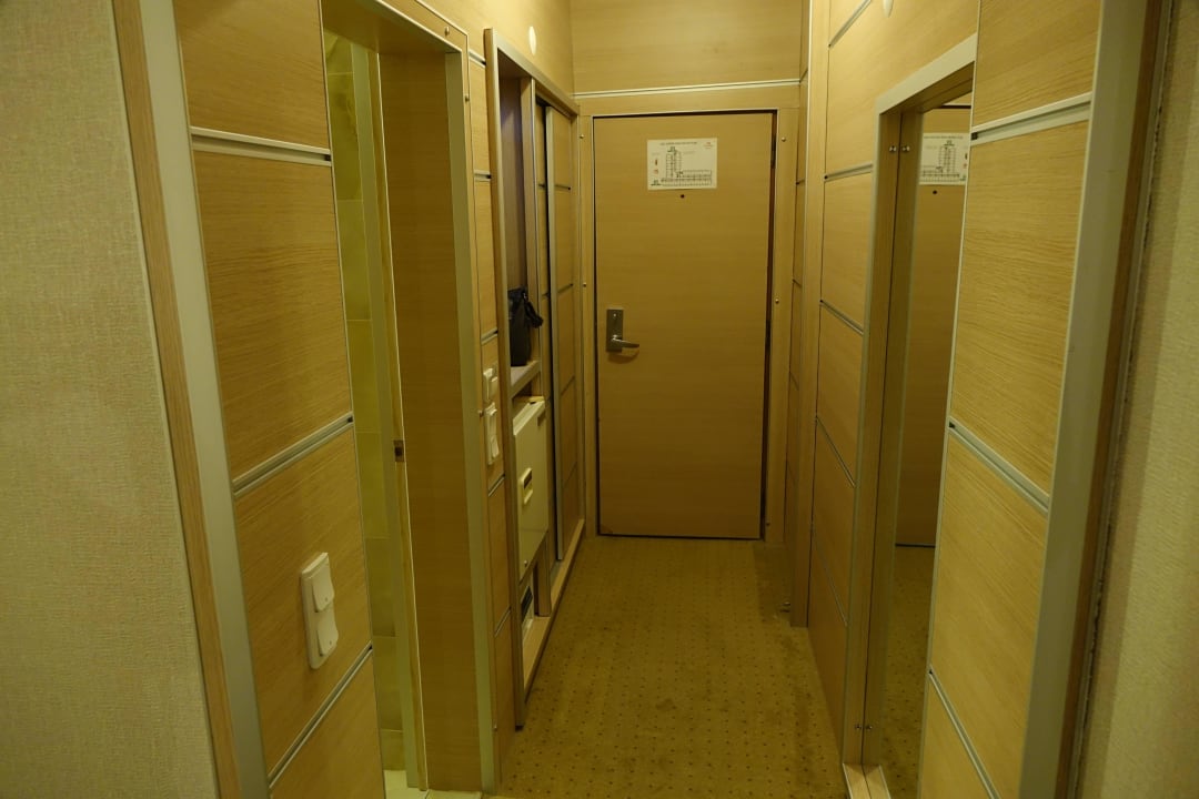 Zimmerflur zur Tür Grand Hotel Temizel