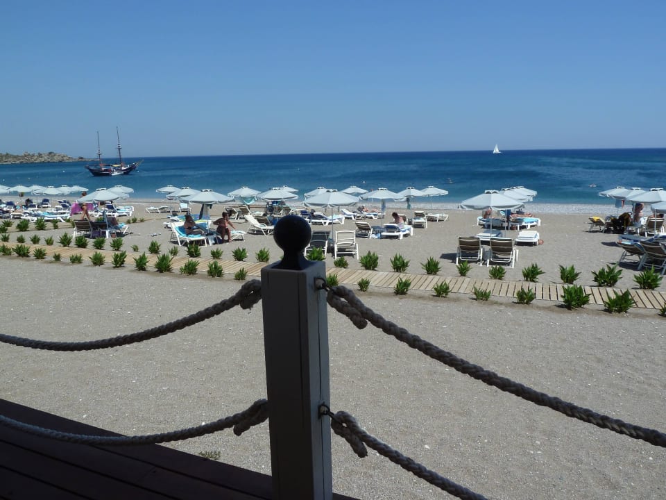 Strand aus der Sicht von Beach-Bar Poseidon Rodos Palladium Leisure & Wellness