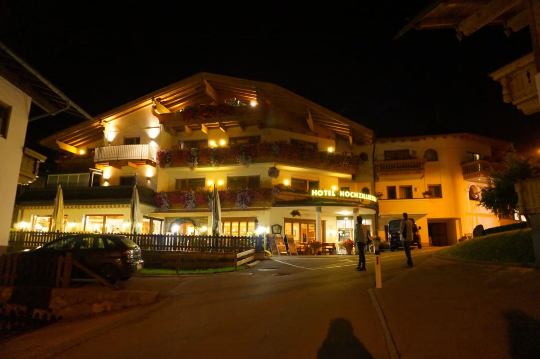 Hotel Hochzillertal bei Nacht Kräuterhotel Hochzillertal