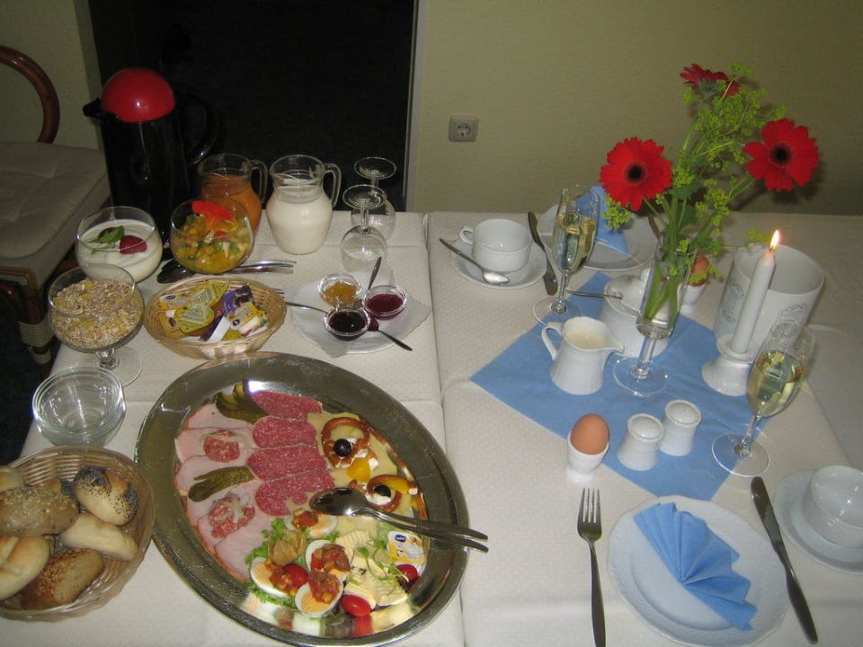 Sektfrühstück am Bett Hotel Waldesruh