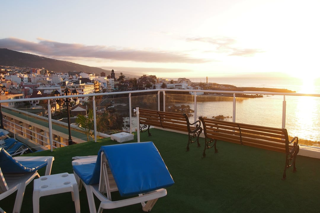 Dachterrasse mit Sonnenliegen Hotel ValleMar