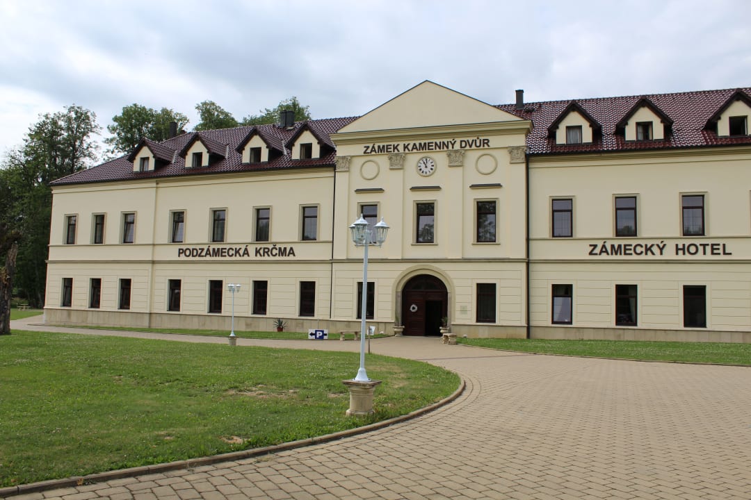 Außenansicht Zámek Kamenný dvůr