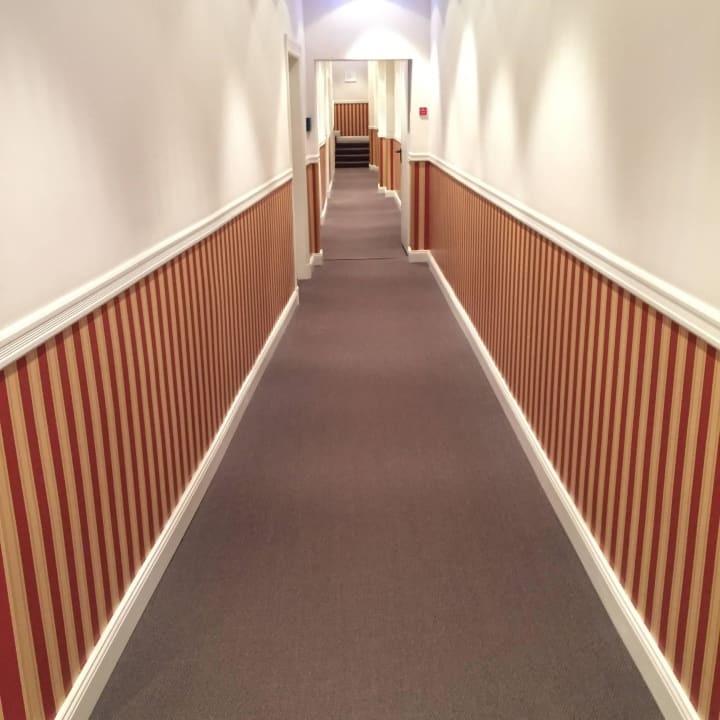 Flur (hinten 4 Treppenstufen) Hotel 38