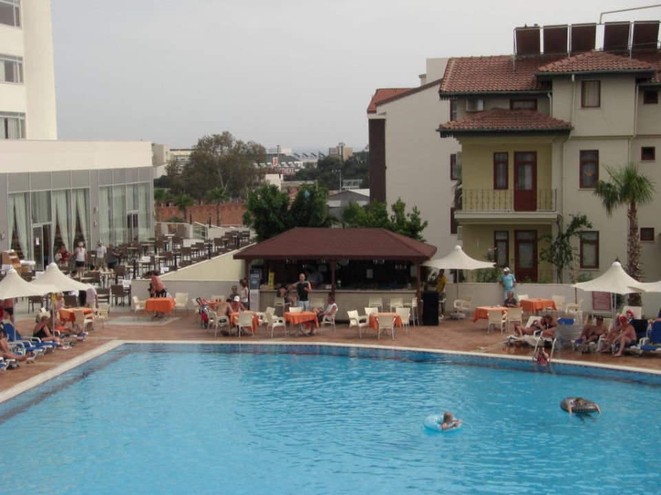 Poolanlage Narcia Resort Side