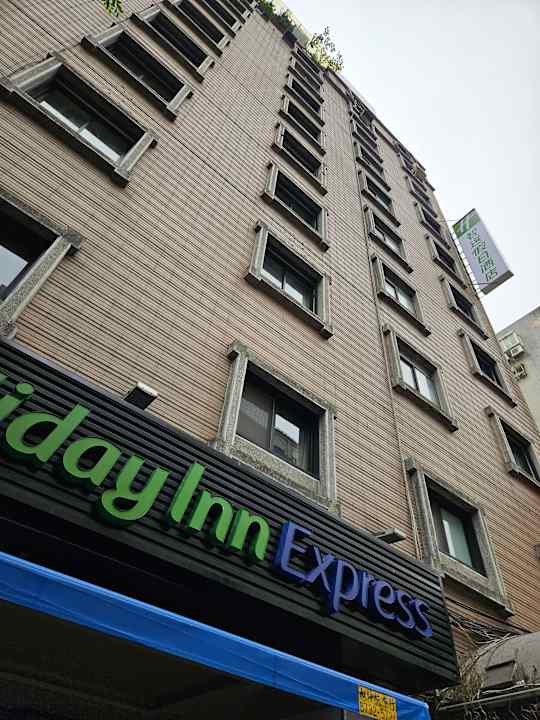 Außenansicht Hotel Holiday Inn East Taipei