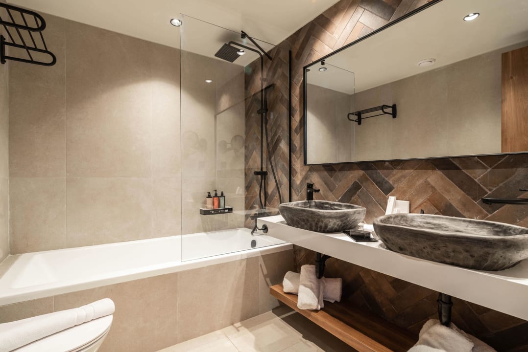 Zimmer Domes Aulūs Zante, Autograph Collection