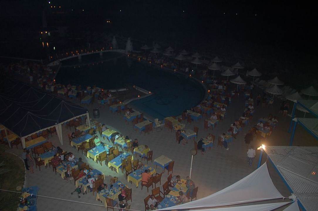 Diner gala tous les samedis autour de la piscine Hotel Bravo Djerba