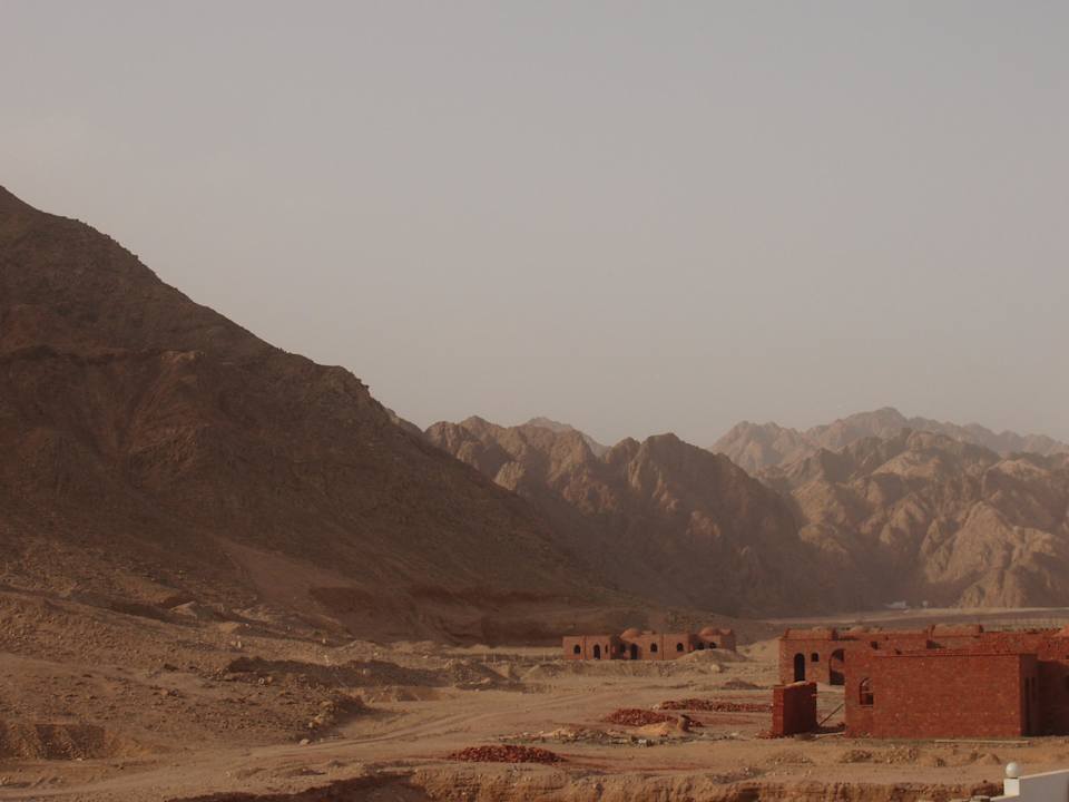 Neben dem Hotel das Gebirge Happy Life Village