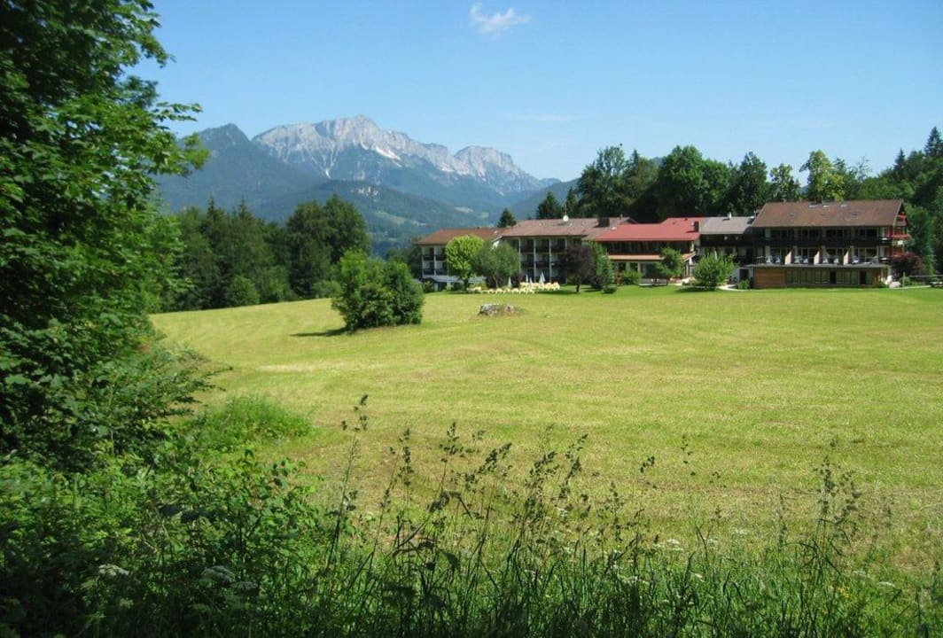 Außenansicht des Hotels Alm- & Wellnesshotel Alpenhof