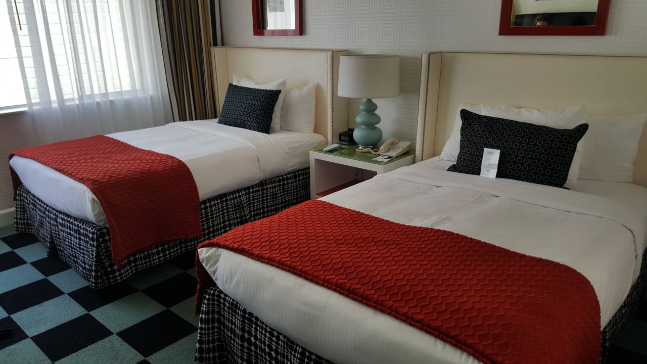 Schöne Queensize-Betten Hotel Americania