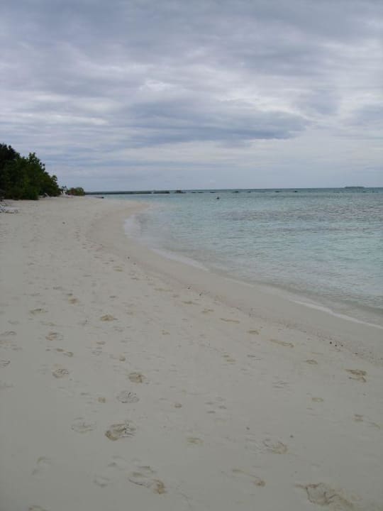 Strand auf der Ostseite Summer Island Maldives