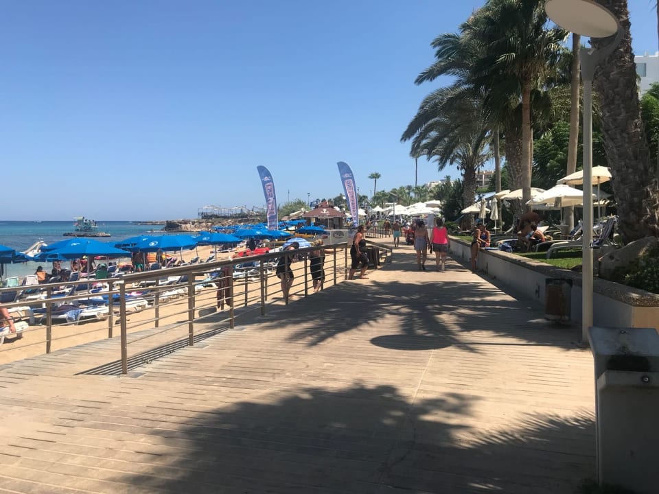 Strand Hotel Sunrise Beach