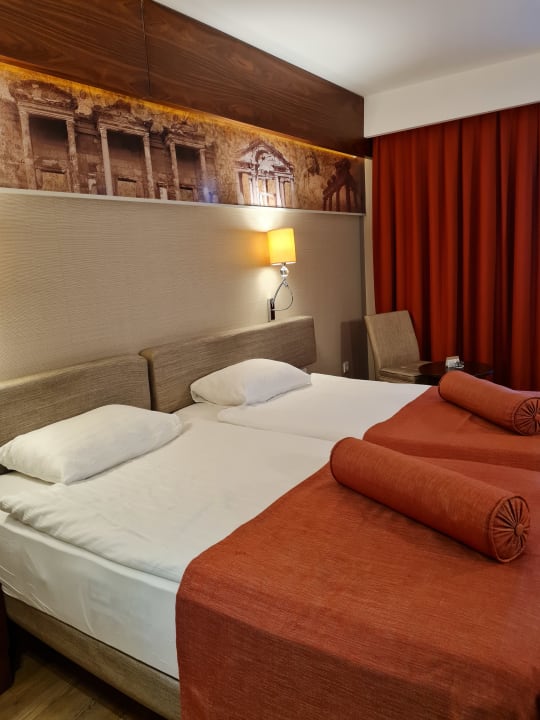 Zimmer Commodore Elite Suites & Spa - Adults only