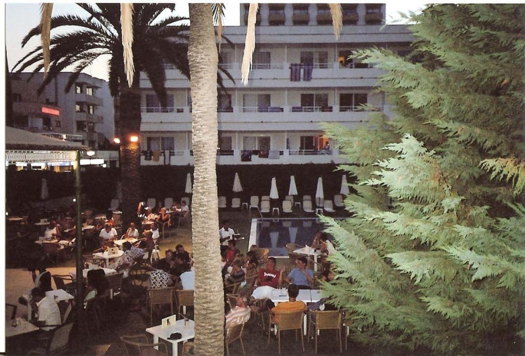 Abends an der Poolbar Hipotels Don Juan