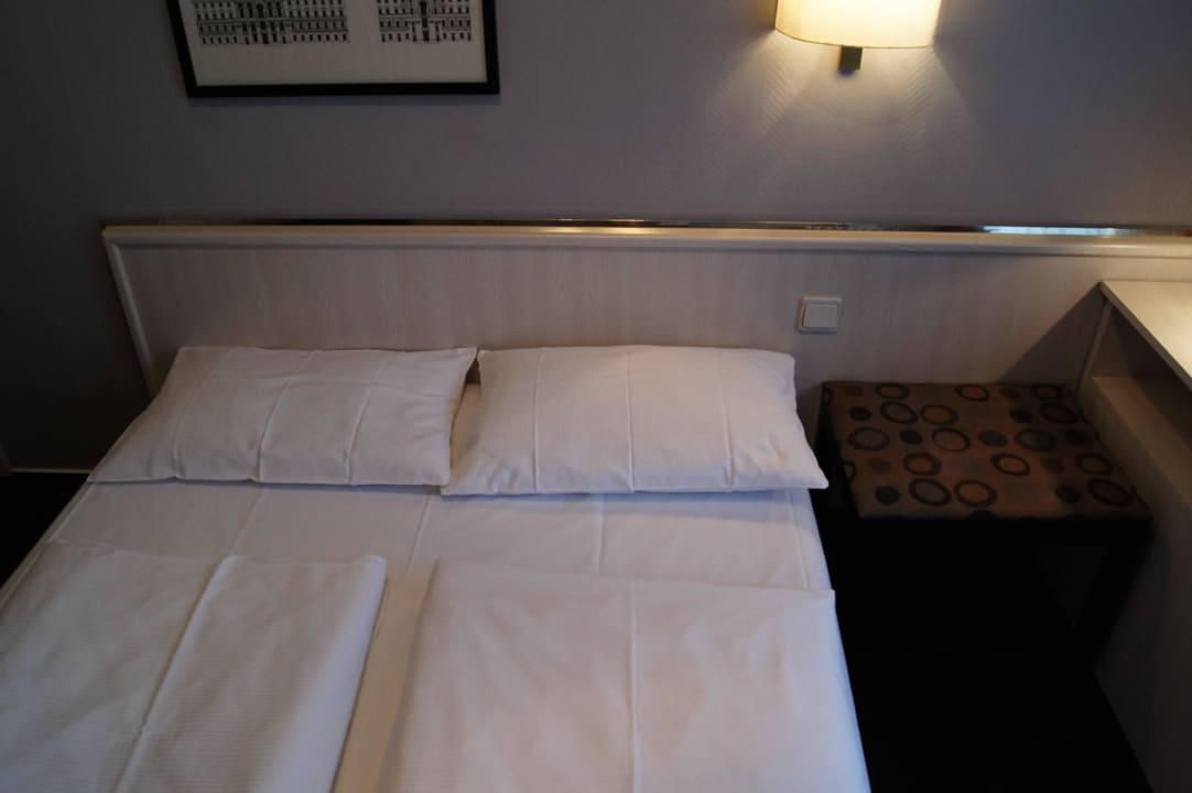 Standard Doppelzimmer mit französischem Bett Berlin Plaza Hotel