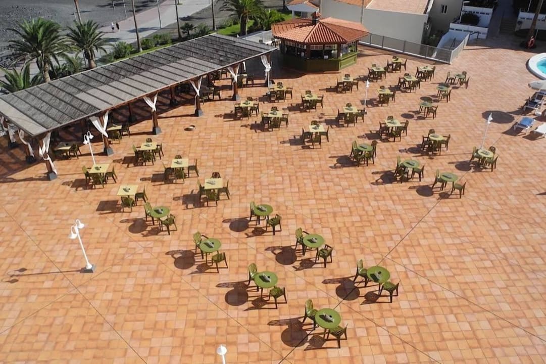 Innenhof mit Bar Melia La Palma Hotel