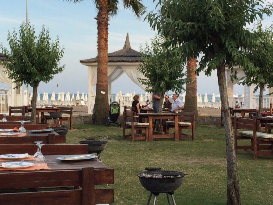 Blick Barbecuerestaurant Lara Barut Collection