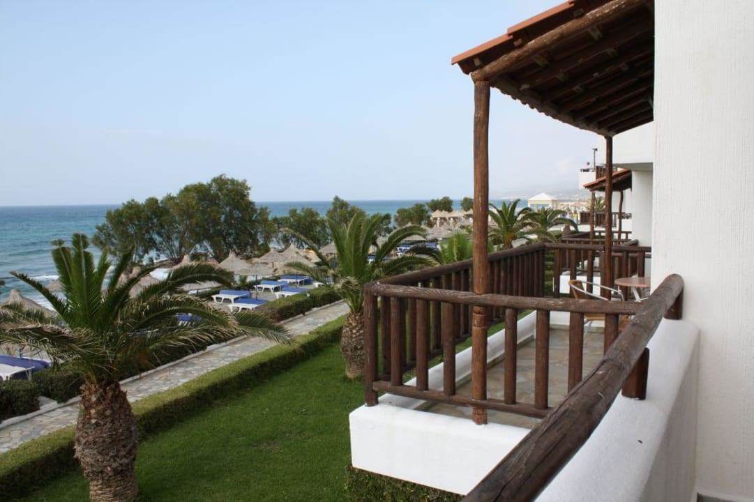 Ausblick vom Balkon Zimmer 318 Alexander Beach Hotel & Village Resort