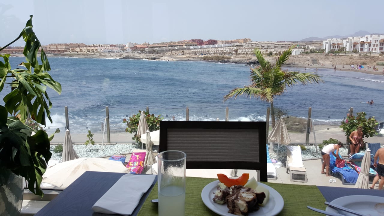 Tolle Aussicht beim Mittagessen Kn Arenas del Mar Hotel