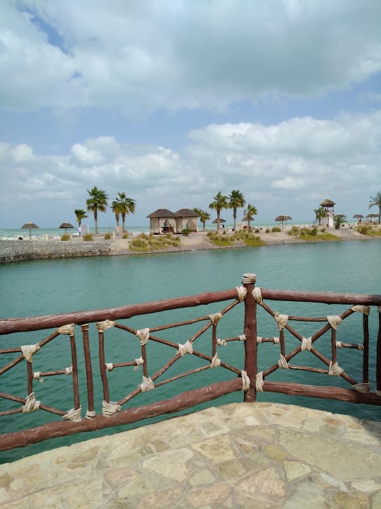 Strand The Cove Rotana Resort