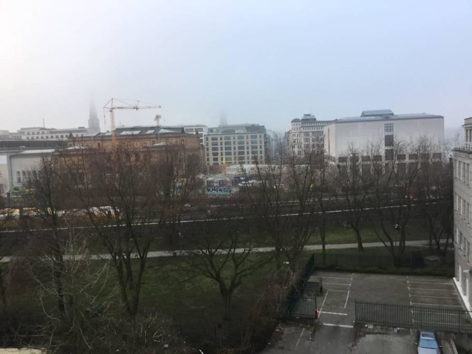 Blick zur Bahn Ibis Hamburg Alster Centrum Hotel