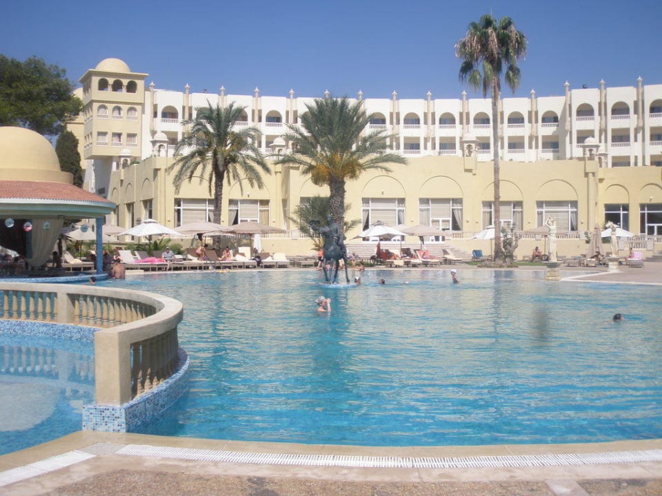 Pool & Hotel Steigenberger Marhaba Thalasso Hammamet