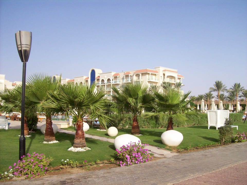 Blick zum Trakt 1 des Hotels Premier Le Reve Hotel & Spa