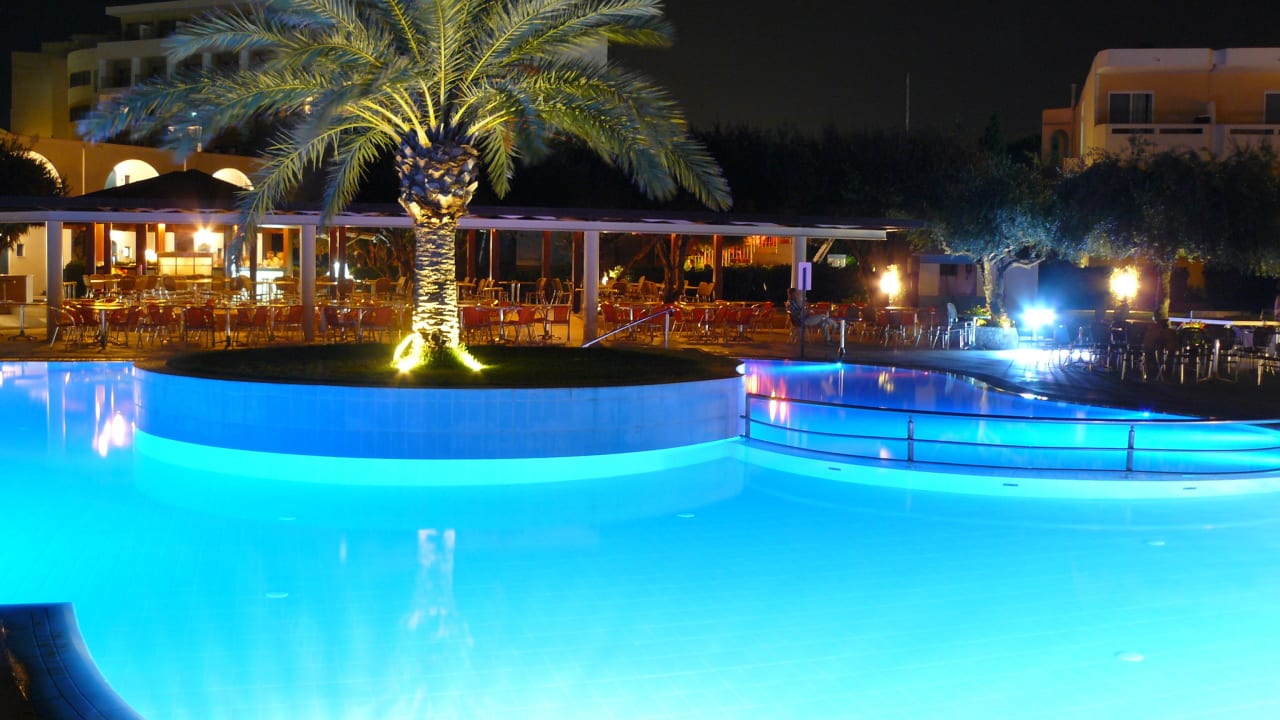 Pool bei Nacht TUI KIDS CLUB Alex Beach