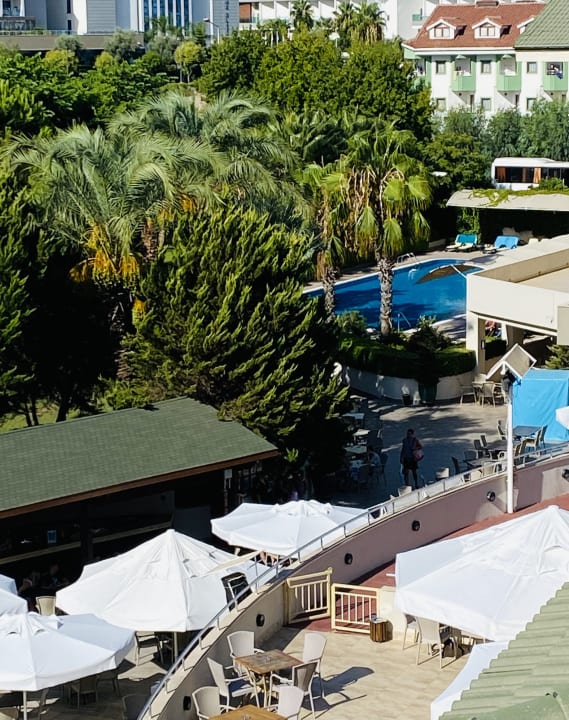 Pool Side Breeze Hotel
