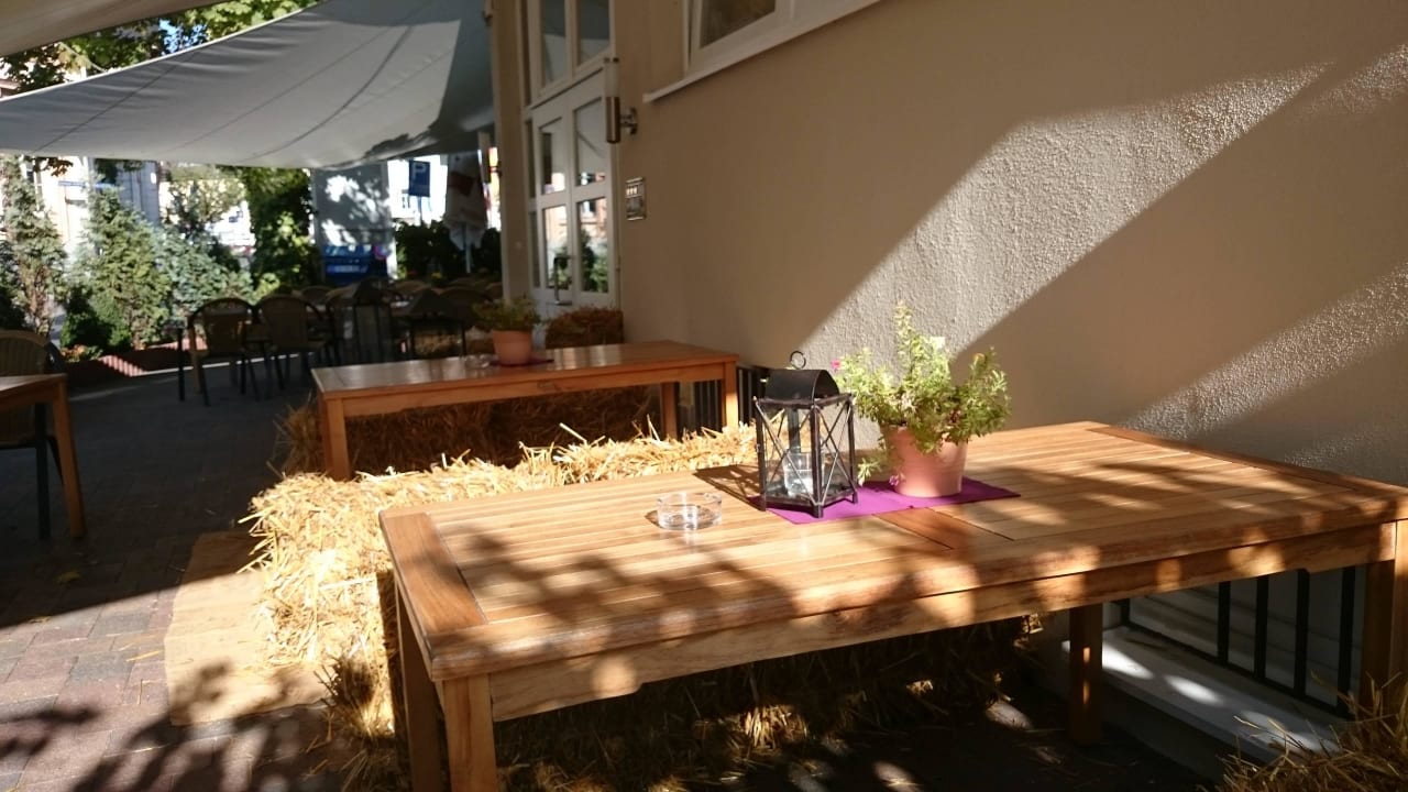 Terrasse im Herbst Hotel Pinger