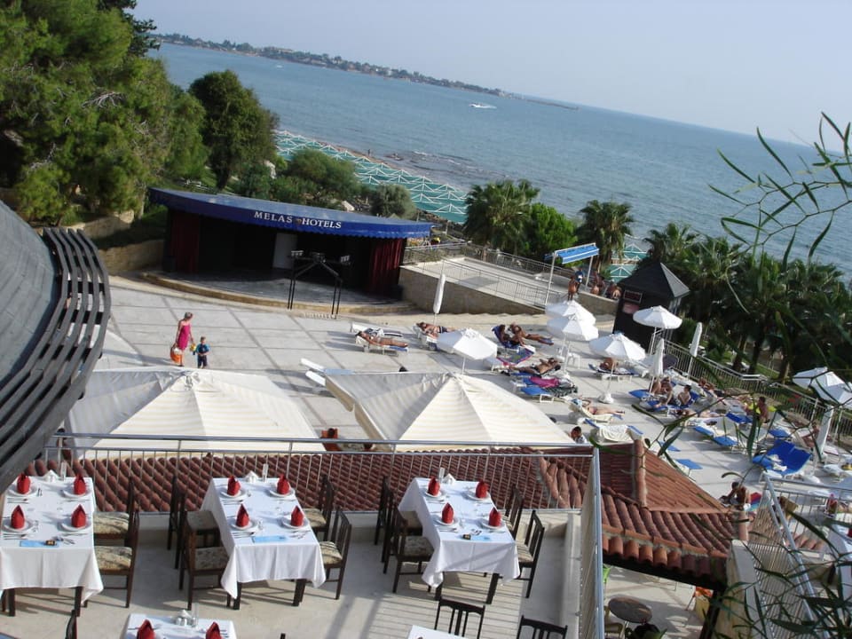 Ausblick vom begehbaren Dach des türk. Restaurants Melas Holiday Village