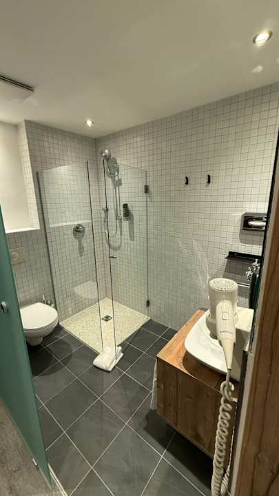 Zimmer Binders Budget City-Mountain Hotel