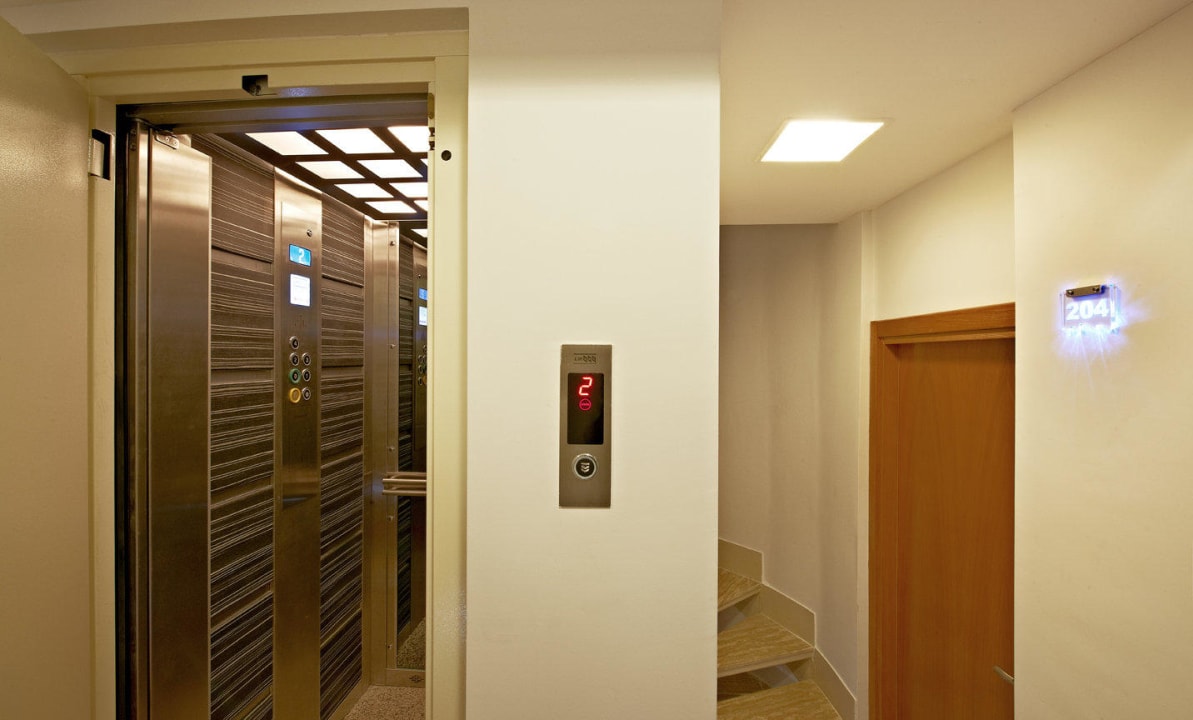 Lift Hotel Retropera